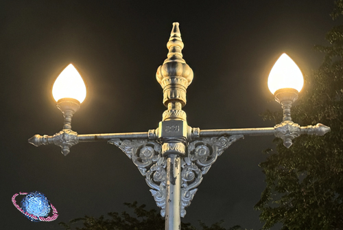 Amalaka-Kalasa with Floral Eaves Street Lantern, Khwaeng Wat Bowon Niwet, Khet Phra Nakhon, Bangkok