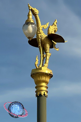 Golden Swan Street Lantern, Tambon Ban Len, Amphur Bang Pa-in, Ayutthaya