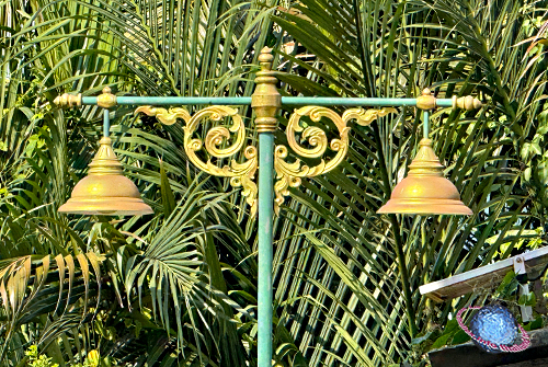 Kranok-style Eave Bracket Street Lantern, Tambon Bang Khan Taek, Amphur Meuang, Samut Songkhram